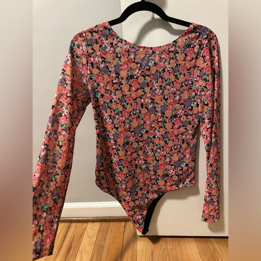 Cute blouse to dress up or down. Low back.